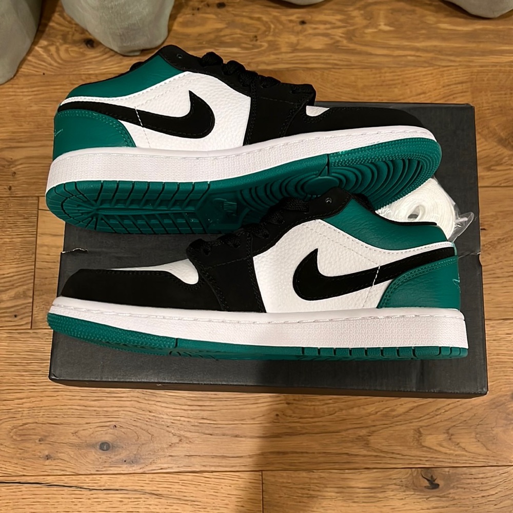 Youth 6.5 mystic green Jordan 1 lows RARE and high priced!
